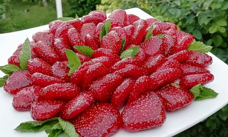 Kandované jahody — jsou neuvěřitelně aromatickou, krásnou a chutnou pochoutkou, kterou si můžete užívat v každém ročním období Kandované jahody — jsou neuvěřitelně aromatickou, krásnou a chutnou pochoutkou, kterou si můžete užívat v každém ročním období