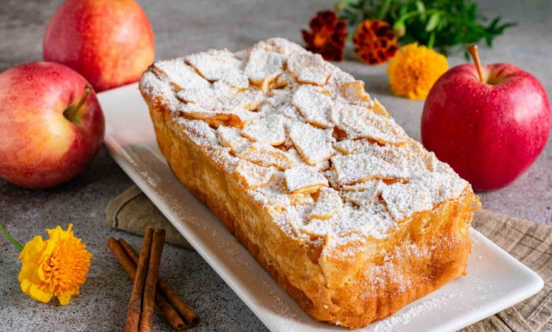 Hodně jablek, málo těsta. Francouzský neviditelný jablečný koláč Hodně jablek, málo těsta. Francouzský neviditelný jablečný koláč