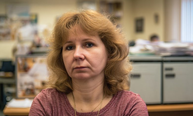 Byla jsem propuštěna kvůli věku. Na rozloučenou jsem všem kolegům darovala růže a šéfovi nechala složku s výsledky mého tajného auditu Byla jsem propuštěna kvůli věku. Na rozloučenou jsem všem kolegům darovala růže a šéfovi nechala složku s výsledky mého tajného auditu