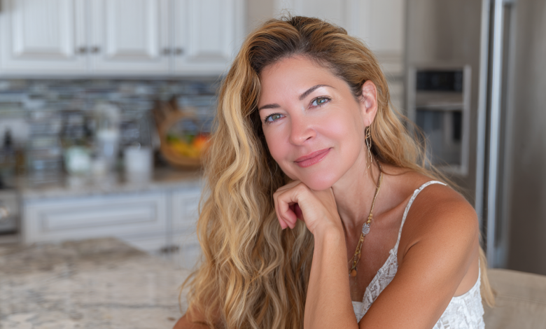 Je mi 38 let, jsem o šest let starší než můj manžel a tchyně vždy věřila, že jsem otěhotněla kvůli manželství. Na jejích narozeninách vykřikla přede všemi větu, po které všichni hosté ztratili řeč…