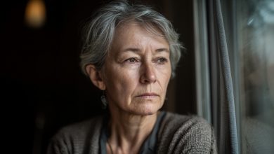 Mami, je ti 60 let. On už také není mladík. A vy ještě chodíte za ruku? Takto mě zahanbila dcera