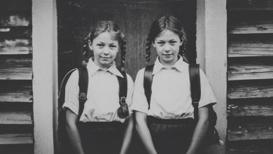 Sestry zmizely v roce 1990 na cestě do školy — o 34 let později našli jejich batohy…