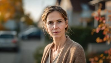 Včera jsem se vrátila z práce domů, a na stolku ležela kytice květin, u dveří cizí boty. Zůstala jsem stát jak zkamenělá, nevěřícně zírajíc…