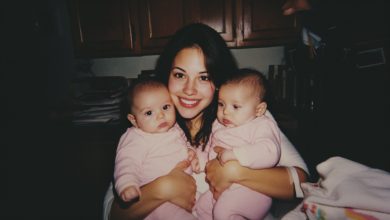 Můj manžel mě vyhnal z domu  s novorozenými dvojčaty. A 15 let poté se vrátil s žádostí, která mě nechala bez dechu