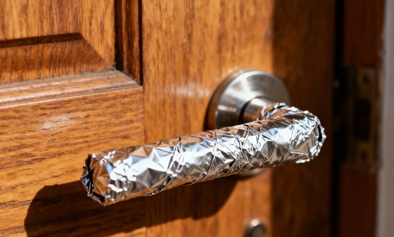 Nečekaný důvod, proč jsem omotala sousedovu kliku hliníkovou fólií Nečekaný důvod, proč jsem omotala sousedovu kliku hliníkovou fólií