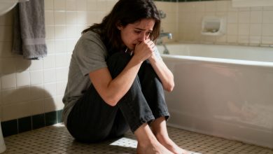 Moje 15letá dcera se každý den zamykala v koupelně a dlouho nevycházela. Pravdu jsem zjistila, až když jsem si násilím otevřela dveře sama…