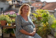 «V 50 letech rodit?! Zbláznila ses! Hanbíš naši rodinu!» — křičela starší dcera, když uslyšela zprávu o mém těhotenství. Ale o tři roky později ke mně přišla s pláčem a řekla něco, co jsem nečekala… «V 50 letech rodit?! Zbláznila ses! Hanbíš naši rodinu!» — křičela starší dcera, když uslyšela zprávu o mém těhotenství. Ale o tři roky později ke mně přišla s pláčem a řekla něco, co jsem nečekala…