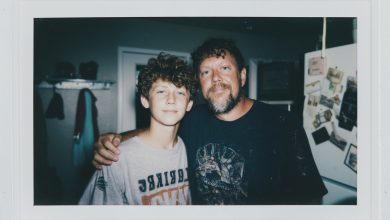 Považoval jsem svého otce za neschopného, protože mi nekoupil iPhone. O týden později prodělal infarkt. V nemocnici jsem potkal jeho šéfa a to, co mi řekl, mi zlomilo srdce… Považoval jsem svého otce za neschopného, protože mi nekoupil iPhone. O týden později prodělal infarkt. V nemocnici jsem potkal jeho šéfa a to, co mi řekl, mi zlomilo srdce…