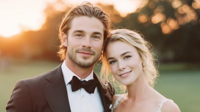 Podívali jsme se s manželem na svatební fotografie. Na jednom snímku v pozadí — byl on s někým u sloupu, příliš blízko, přiblížím a byla to má… Podívali jsme se s manželem na svatební fotografie. Na jednom snímku v pozadí — byl on s někým u sloupu, příliš blízko, přiblížím a byla to má…