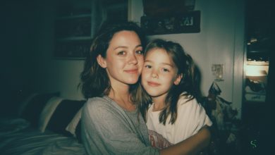 Mamka mě opustila, když mi bylo 8 let, a dlouhá léta předstírala, že pro ni neexistuju. Ale jednou zavolala — a její slova mi převrátila všechno, čemu jsem věřila…