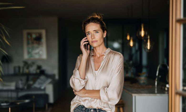 Manžel odjel na služební cestu na týden. Rozhodla jsem se ho překvapit — připravit k jeho návratu to jídlo, které vaří jeho maminka a které od dětství zbožňuje. Zavolala jsem tchyni a požádala o recept. Byla překvapená: “Jaká služební cesta?” A řekla to, co mě doslova srazilo na kolena… Manžel odjel na služební cestu na týden. Rozhodla jsem se ho překvapit — připravit k jeho návratu to jídlo, které vaří jeho maminka a které od dětství zbožňuje. Zavolala jsem tchyni a požádala o recept. Byla překvapená: “Jaká služební cesta?” A řekla to, co mě doslova srazilo na kolena…