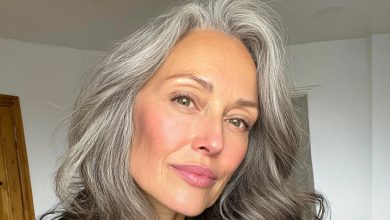 Tchýně brzy oslaví 60 let, ale vypadá na 40. Všichni se ptají na její tajemství a ona odpovídá cvičením a stravou. Ale znám pravdu — a to mě štve Tchýně brzy oslaví 60 let, ale vypadá na 40. Všichni se ptají na její tajemství a ona odpovídá cvičením a stravou. Ale znám pravdu — a to mě štve