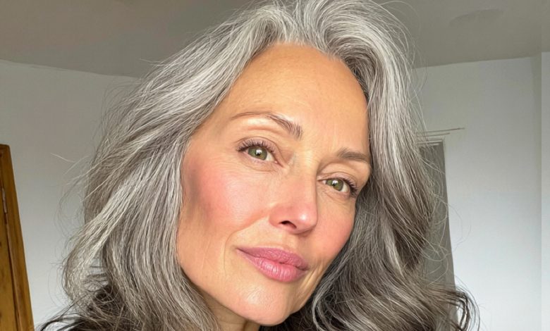 Tchýně brzy oslaví 60 let, ale vypadá na 40. Všichni se ptají na její tajemství a ona odpovídá cvičením a stravou. Ale znám pravdu — a to mě štve Tchýně brzy oslaví 60 let, ale vypadá na 40. Všichni se ptají na její tajemství a ona odpovídá cvičením a stravou. Ale znám pravdu — a to mě štve