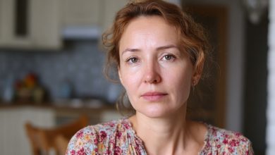 Moje děti se začaly šeptat a vzdalovat se ode mě po návštěvě babičky, ale opravdový šok přišel v den, kdy jsem se vrátila domů dříve a slyšela jsem, jak říká…