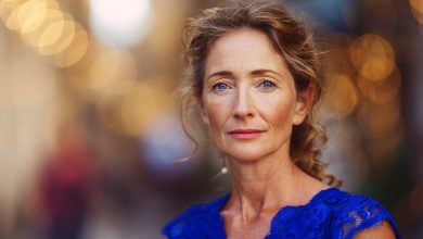 Rozhodla jsem se překvapit manžela k našemu výročí svatby, přijela jsem za ním do práce v 17:00, ale strážný řekl, že odešel před půl rokem, a tehdy jsem si všimla…