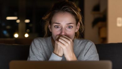 Manžel odjel na služební cestu, zapnula jsem jeho notebook, abych se podívala na film, a uviděla jsem zprávy od mé matky… takové se obyčejně zeti nepíší…