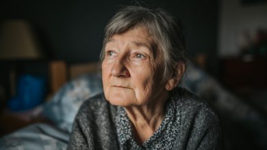 Maminka se dočasně přestěhovala ke mně, a po uplynutí měsíce jsem si všimla, že její oblečení začalo mizet…