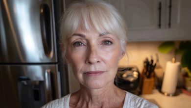 Maminka mě ujišťovala, že žije sama a nikdo ji nepotřebuje, od té doby, co táta zemřel, a když jsem k ní přijela neohlášeně a uviděla na prahu mužské boty, okamžitě jsem měla jednu myšlenku, ze které mi bylo úzko… Maminka mě ujišťovala, že žije sama a nikdo ji nepotřebuje, od té doby, co táta zemřel, a když jsem k ní přijela neohlášeně a uviděla na prahu mužské boty, okamžitě jsem měla jednu myšlenku, ze které mi bylo úzko…