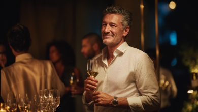 Tři dny jsem připravovala slavnostní večeři na manželovo padesáté narozeniny, a když si hosté sedli ke stolu, vstal, vzal za ruku mou kamarádku a všem oznámil, že …