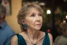 Na svatbě svého syna jsem vstala, abych pronesla přípitek, ale nevěsta mě přerušila a před všemi hosty řekla něco, po čem celý sál ztichl…