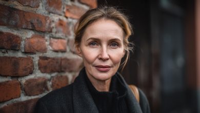 Pracovala jsem jako chůva v bohatém domě jen dva týdny, když se mě dítě tiše zeptalo: „Už jste pochopila, proč se o tom tady nemůže mluvit nahlas?” V tom okamžiku mi zchladly dlaně…