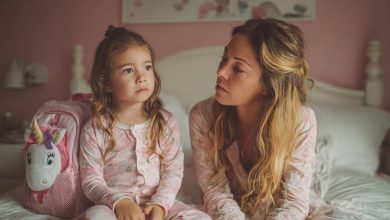 Po rozvodu se můj bývalý manžel začal řídit rozvrhem, když bral děti. A když mladší dcera řekla, že ji tatínek učí hrát hru, o které nemám vědět, začala jsem se bát a rozhodla se naléhavě zjistit pravidla této hry…