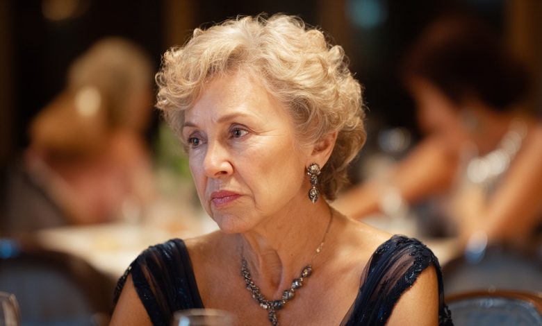 Na naší svatební výročí vytáhla sestra mého manžela staré fotografie a rozdala je všem hostům, aby viděli, jaká jsem byla mladá a krásná. O chvíli později se můj manžel zeptal na otázku, které jsem se obávala celých 40 let manželství…