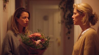 Chodila jsem dva roky s klukem, který byl o 5 let mladší než já, ale když jsme se setkali s jeho rodiči, matka se na mě podívala a vykřikla: “Bože, ty jsi dcerou té ženy…”