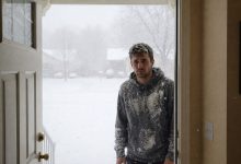 Půjčila jsem pohovku neznámému muži — v noci mi vtrhl do ložnice.