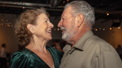 Poté, co můj manžel odešel, jsem se bála dokonce pomyšlení na nové vztahy… dokud se jeho ruka nezachvěla na mých zádech… Poté, co můj manžel odešel, jsem se bála dokonce pomyšlení na nové vztahy… dokud se jeho ruka nezachvěla na mých zádech…