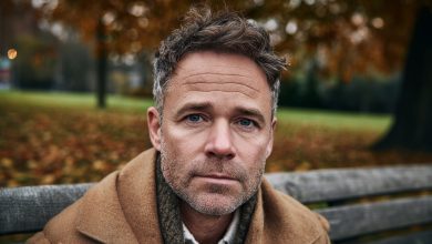 Zaplatil jsem školné šesti dětem a pak jsem zjistil, že žádné z nich není moje — obvinil jsem svou ženu z nevěry, dokud mi nenašla obálku, která všechno změnila