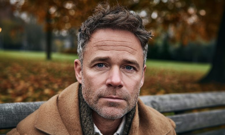 Zaplatil jsem školné šesti dětem a pak jsem zjistil, že žádné z nich není moje — obvinil jsem svou ženu z nevěry, dokud mi nenašla obálku, která všechno změnila