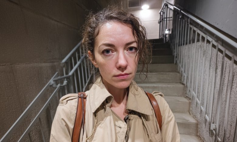 V neděli ráno jsem slyšela zvonění u dveří. Na prahu stála žena. Klidná, vyrovnaná, jako by se na ten rozhovor už dlouho připravovala. A hned řekla: „Promiňte… Musím vám něco říct o vašem muži“…