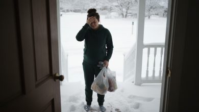 Manžel mě zavřel venku v mrazu — a to, co jsem viděla uvnitř, změnilo všechno