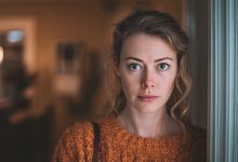 Slyšela jsem, jak manžel s tchyní plánují prodat náš dům, aby splatili její dluhy. Nerozpakovala jsem se a rozhodla se rychle jednat, ať to stojí, co to stojí…