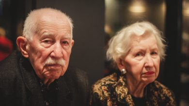 39 let můj manžel držel jednu skříňku zamčenou. Po jeho smrti jsem ji otevřela — a litovala toho