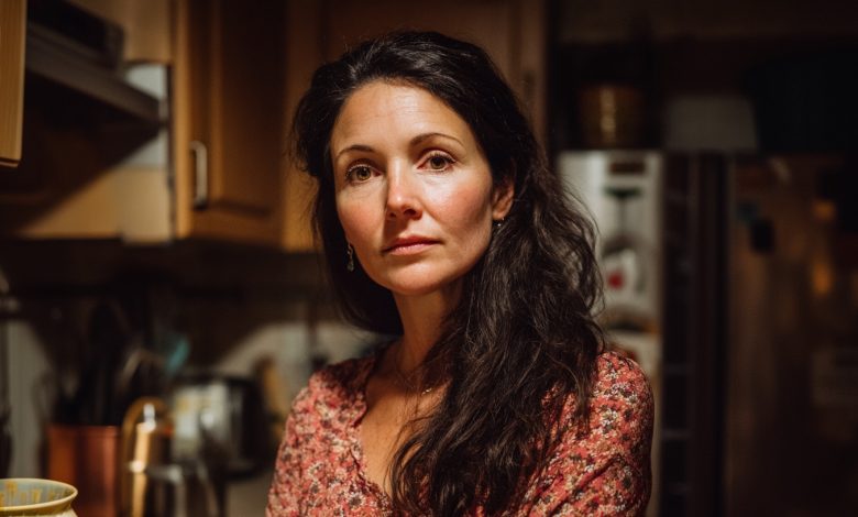 Vrátila jsem se z práce dřív a na kuchyni jsem slyšela ženský smích. Tehdy jsem ještě netušila, jak ten večer skončí…