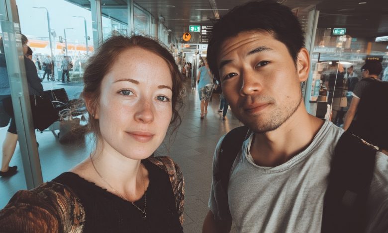 Dcera se vrátila z Japonska se ženichem Japoncem, a první rodinná večeře ohrozila naše vztahy… 