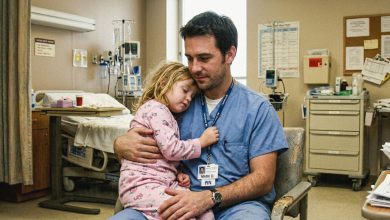 Adoptoval jsem tříletou dívku po tragédii — za 13 let mi kamarádka ukázala, že moje dcera údajně něco skrývá