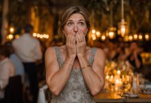 Den před svatbou mě moje dcera požádala, abych nechodila — a když jsem přesto prošla dveřmi, pravda mě zasáhla silněji než její vlastní slova…