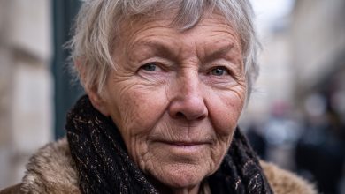 Syn přivedl domů starší ženu, která mrzla na ulici, ale to, co jsem se o ní později dozvěděla, mě šokovalo…