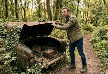 Našel jsem opuštěné auto v lese. Když jsem otevřel kufr — zůstal jsem jako opařený