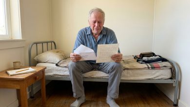 Bezdomovský učitel zadarmo učil děti na lavičce. O sedm let později mu přišel dopis