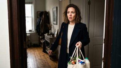 Přišla jsem domů z práce dřív a slyšela, jak se směje v naší kuchyni.