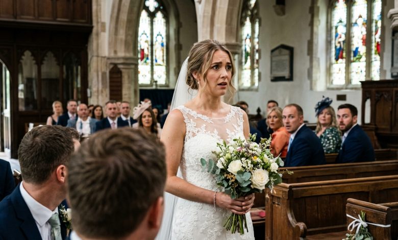 Přímo během obřadu vešla do sálu malá holčička a zamířila k mému snoubenci