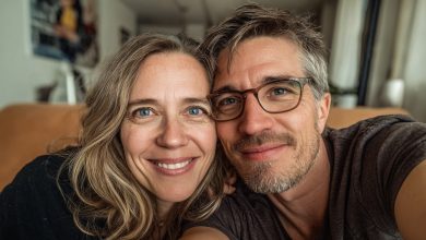 Manžel se rozhodl mě zničit hned poté, co jsem mu zachránila život — ale dcera řekla soudci: «Mohu ukázat něco, o čem maminka neví?»