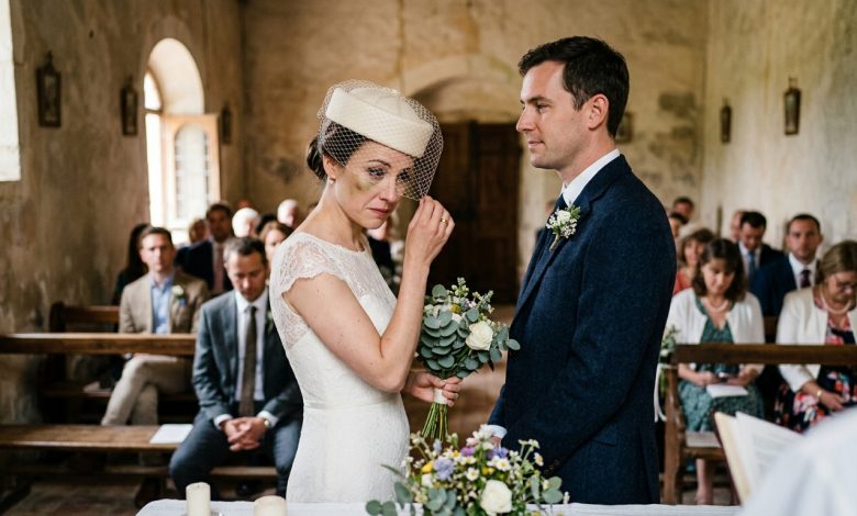 „V den svatby jsem přišla s monoklem pod okem. Ženich se na hosty usmál a řekl: „Aby si vzala ponaučení.“ Všichni se rozesmáli. Usmála jsem se taky. A pak jsem se tři měsíce připravovala na něco, co vůbec nečekal.“