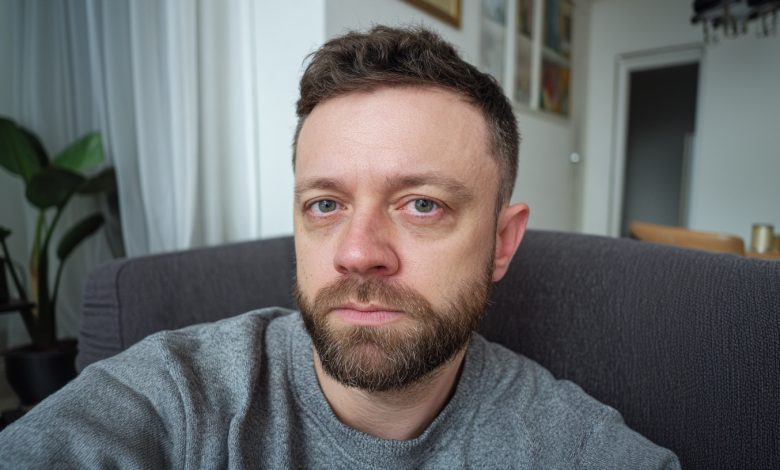 Našel jsem opuštěné auto v lese. Když jsem otevřel kufr — zůstal jsem jako opařený