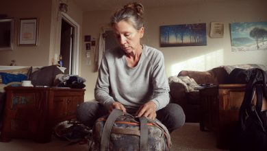 Našla jsem v tašce mého manžela-uklizeče celé jmění. Jeho vysvětlení změnilo všechno