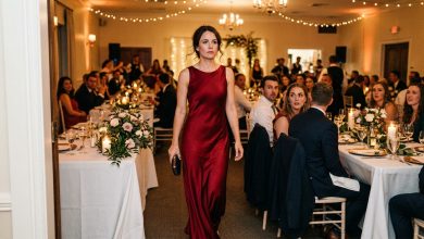 Matka bývalého mi poslala červené šaty na jeho svatbu — když jsem pochopila proč, podlomila se mi kolena…